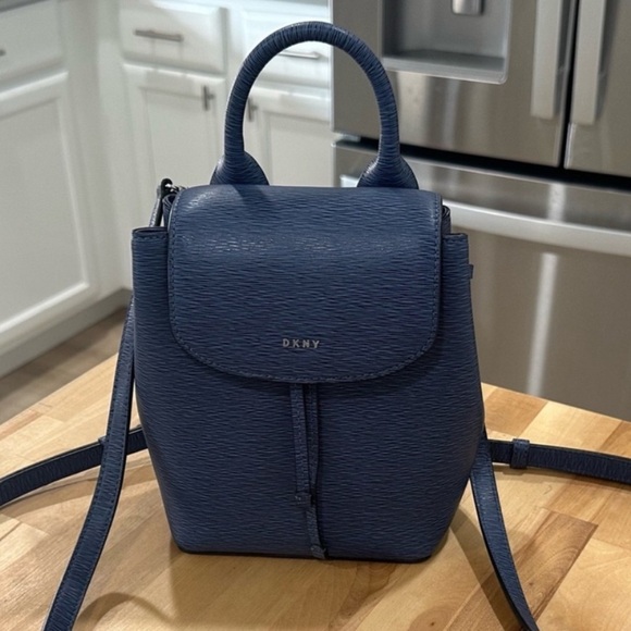 NWOT DKNY 100% Leather Lex Small Convertible Backpack & Crossbody - Picture 4 of 17